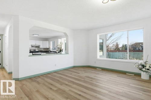 1112 118A Street Nw, Edmonton, AB - Indoor Photo Showing Other Room
