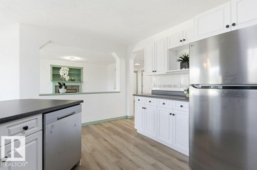 1112 118A Street Nw, Edmonton, AB - Indoor Photo Showing Kitchen