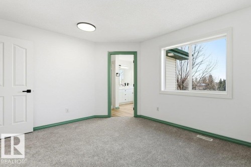 1112 118A Street Nw, Edmonton, AB - Indoor Photo Showing Other Room