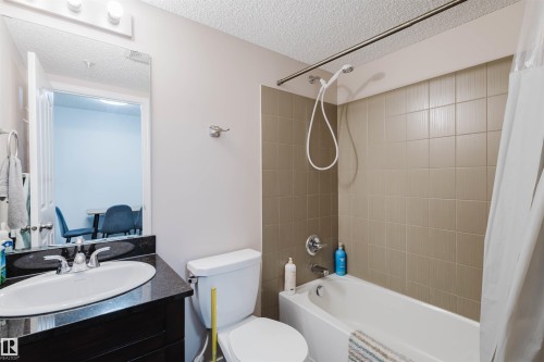 209 11803 22 Avenue, Edmonton, AB - Indoor Photo Showing Bathroom