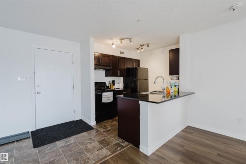 209 11803 22 Avenue, Edmonton, AB - Indoor Photo Showing Kitchen