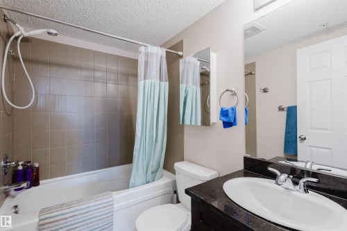 209 11803 22 Avenue, Edmonton, AB - Indoor Photo Showing Bathroom