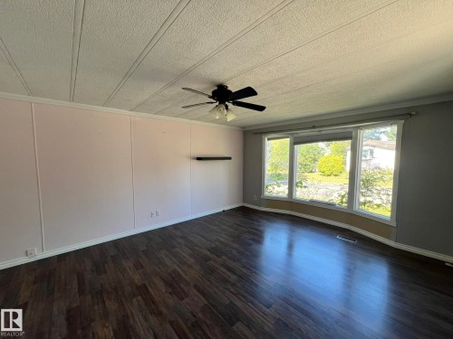 7 Hillcrest Drive, Edmonton, AB - Indoor Photo Showing Other Room