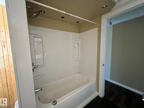 7 Hillcrest Drive, Edmonton, AB - Indoor Photo Showing Bathroom