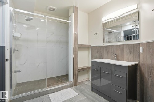 5304 190 Street, Edmonton, AB - Indoor Photo Showing Bathroom