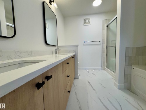 8223 Kiriak Loop, Edmonton, AB - Indoor Photo Showing Bathroom