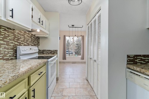 3415 48 Street, Edmonton, AB - Indoor Photo Showing Kitchen