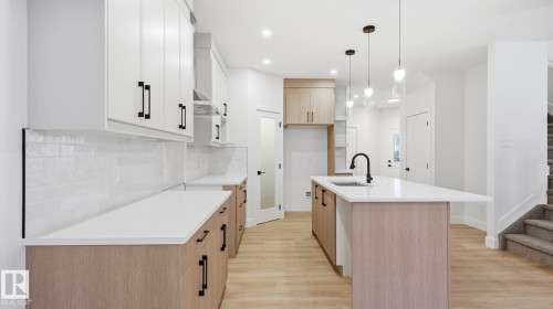 110 Spring Link, Spruce Grove, AB - Indoor Photo Showing Kitchen With Upgraded Kitchen