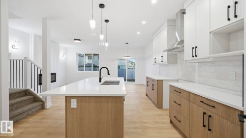 110 Spring Link, Spruce Grove, AB - Indoor Photo Showing Kitchen With Double Sink With Upgraded Kitchen