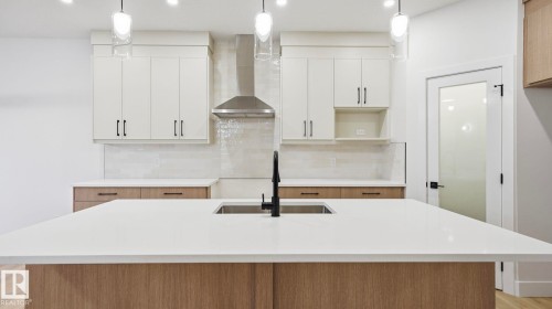 110 Spring Link, Spruce Grove, AB - Indoor Photo Showing Kitchen