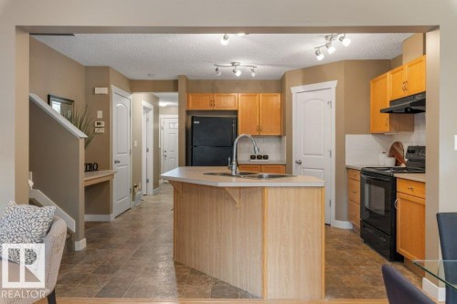 70 14208 36 Street, Edmonton, AB - Indoor Photo Showing Kitchen