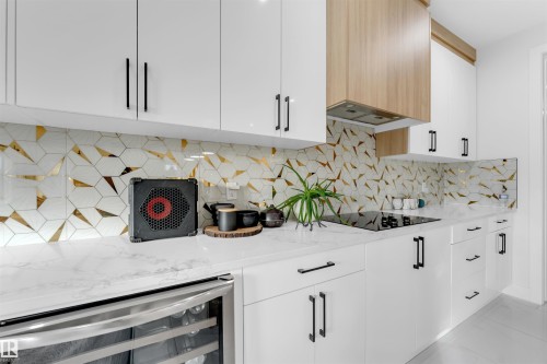 3822 42 Avenue, Beaumont, AB - Indoor Photo Showing Kitchen With Upgraded Kitchen