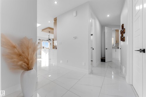 3822 42 Avenue, Beaumont, AB - Indoor