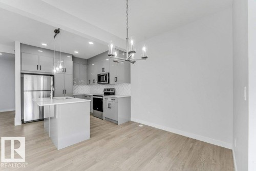 1007 Aster Boulevard, Edmonton, AB - Indoor Photo Showing Kitchen With Upgraded Kitchen