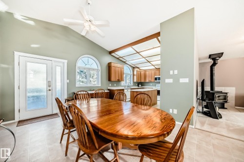 22 Lakewood Cove N, Spruce Grove, AB - Indoor Photo Showing Dining Room