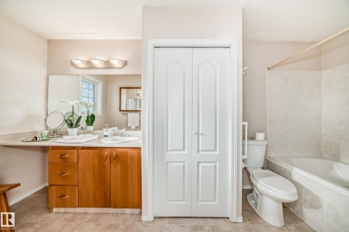 22 Lakewood Cove N, Spruce Grove, AB - Indoor Photo Showing Bathroom