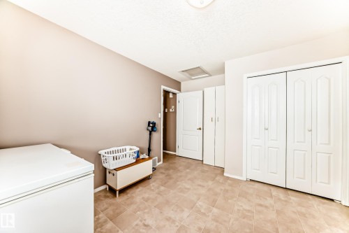 22 Lakewood Cove N, Spruce Grove, AB - Indoor