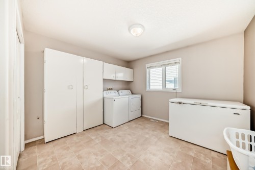22 Lakewood Cove N, Spruce Grove, AB - Indoor Photo Showing Laundry Room