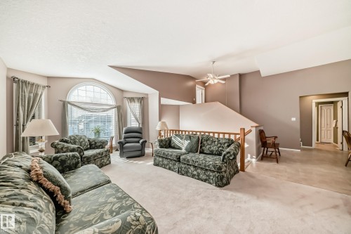 22 Lakewood Cove N, Spruce Grove, AB - Indoor Photo Showing Living Room