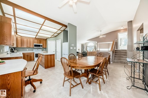 22 Lakewood Cove N, Spruce Grove, AB - Indoor Photo Showing Dining Room