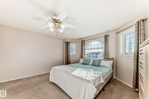 22 Lakewood Cove N, Spruce Grove, AB - Indoor Photo Showing Bedroom