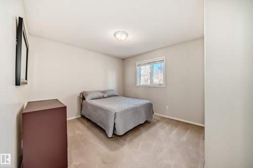 22 Lakewood Cove N, Spruce Grove, AB - Indoor Photo Showing Bedroom