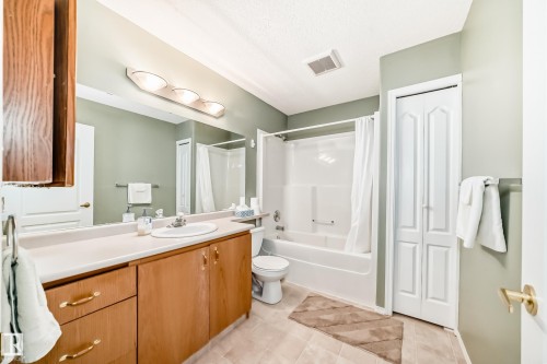 22 Lakewood Cove N, Spruce Grove, AB - Indoor Photo Showing Bathroom