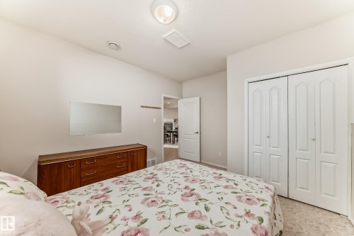 22 Lakewood Cove N, Spruce Grove, AB - Indoor Photo Showing Bedroom