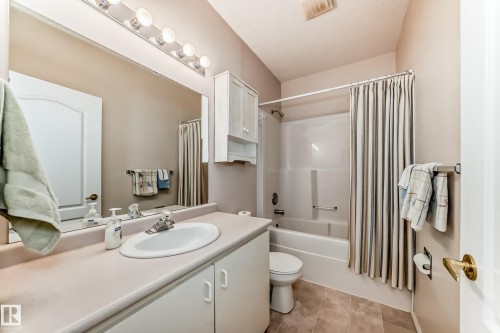 22 Lakewood Cove N, Spruce Grove, AB - Indoor Photo Showing Bathroom