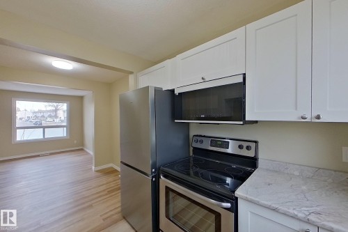 112 Dickinsfield Court Nw, Edmonton, AB - Indoor Photo Showing Kitchen