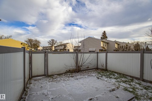 112 Dickinsfield Court Nw, Edmonton, AB - Outdoor
