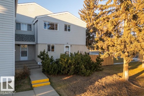 39 MCLEOD Place  Edmonton, AB T5A 3A8