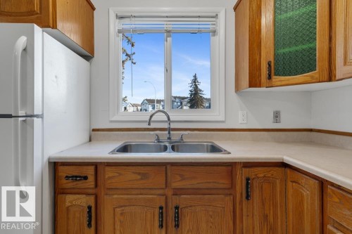 39 Mcleod Place, Edmonton, AB - Indoor Photo Showing Kitchen With Double Sink
