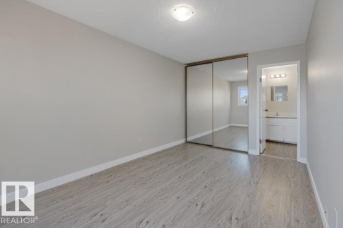 39 Mcleod Place, Edmonton, AB - Indoor Photo Showing Other Room