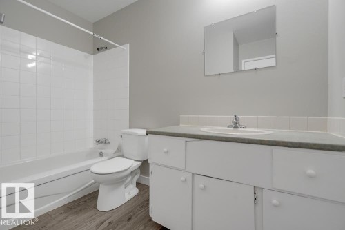 39 Mcleod Place, Edmonton, AB - Indoor Photo Showing Bathroom