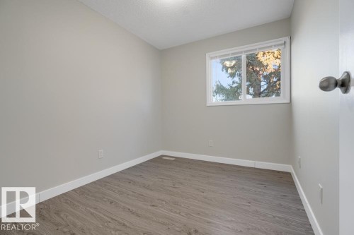 39 Mcleod Place, Edmonton, AB - Indoor Photo Showing Other Room