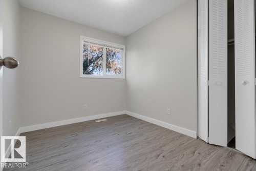 39 Mcleod Place, Edmonton, AB - Indoor Photo Showing Other Room