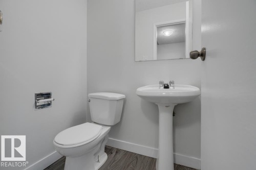 39 Mcleod Place, Edmonton, AB - Indoor Photo Showing Bathroom