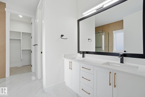 3309 Chernowski Way, Edmonton, AB - Indoor Photo Showing Bathroom