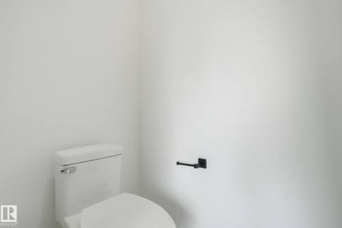 3309 Chernowski Way, Edmonton, AB - Indoor Photo Showing Bathroom