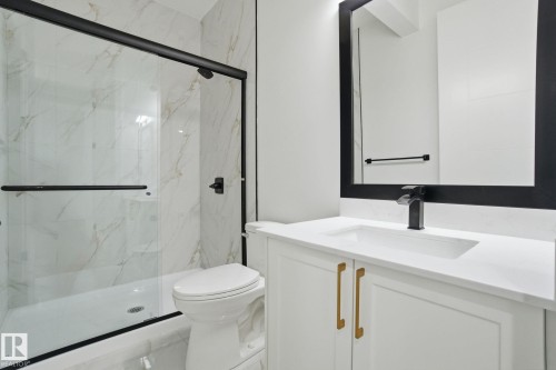 3309 Chernowski Way, Edmonton, AB - Indoor Photo Showing Bathroom