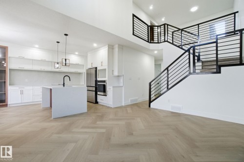 3309 Chernowski Way, Edmonton, AB - Indoor Photo Showing Kitchen