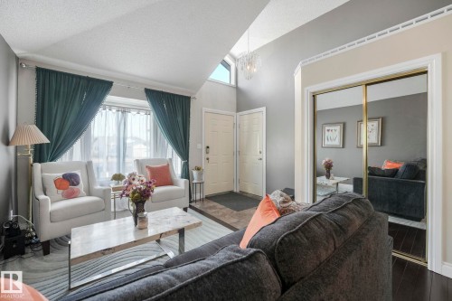 9540 177 Avenue, Edmonton, AB - Indoor Photo Showing Living Room