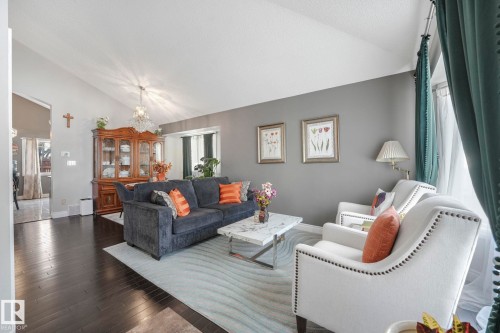 9540 177 Avenue, Edmonton, AB - Indoor Photo Showing Living Room