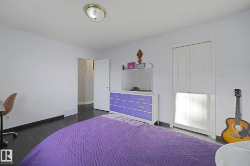 9540 177 Avenue, Edmonton, AB - Indoor Photo Showing Bedroom