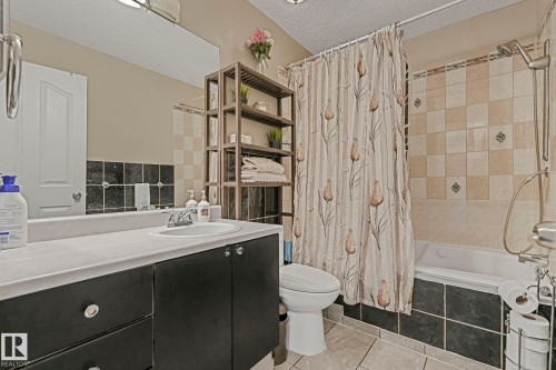 9540 177 Avenue, Edmonton, AB - Indoor Photo Showing Bathroom