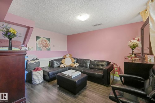 9540 177 Avenue, Edmonton, AB - Indoor Photo Showing Other Room