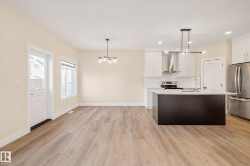374 Bluff Cove, Leduc, AB - Indoor Photo Showing Kitchen With Upgraded Kitchen