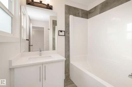 374 Bluff Cove, Leduc, AB - Indoor Photo Showing Bathroom