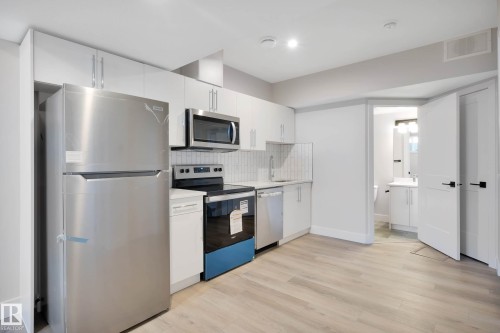 374 Bluff Cove, Leduc, AB - Indoor Photo Showing Kitchen